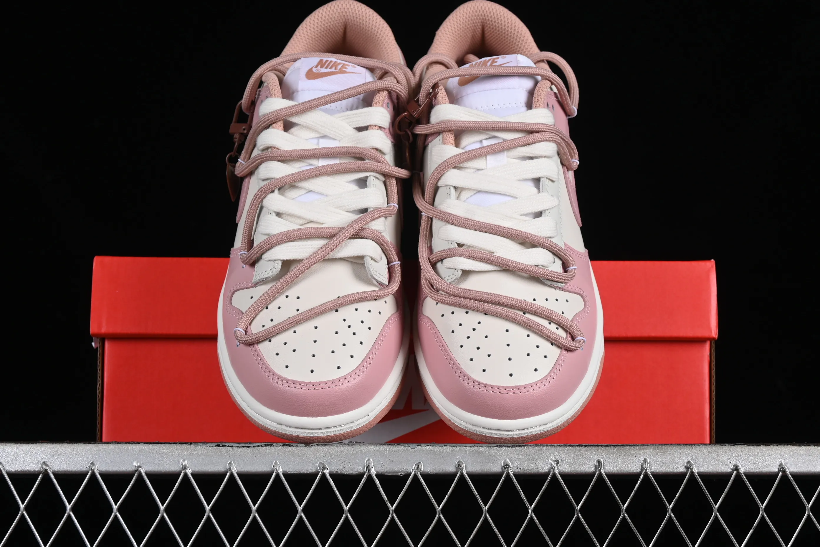 All categories Nk SB Dunk series Nk SB Dunk Low low-top sneakers Nk Dunk Low ESS customized version rose pink retro sweetheart low-top casual sneakers DD1503-118